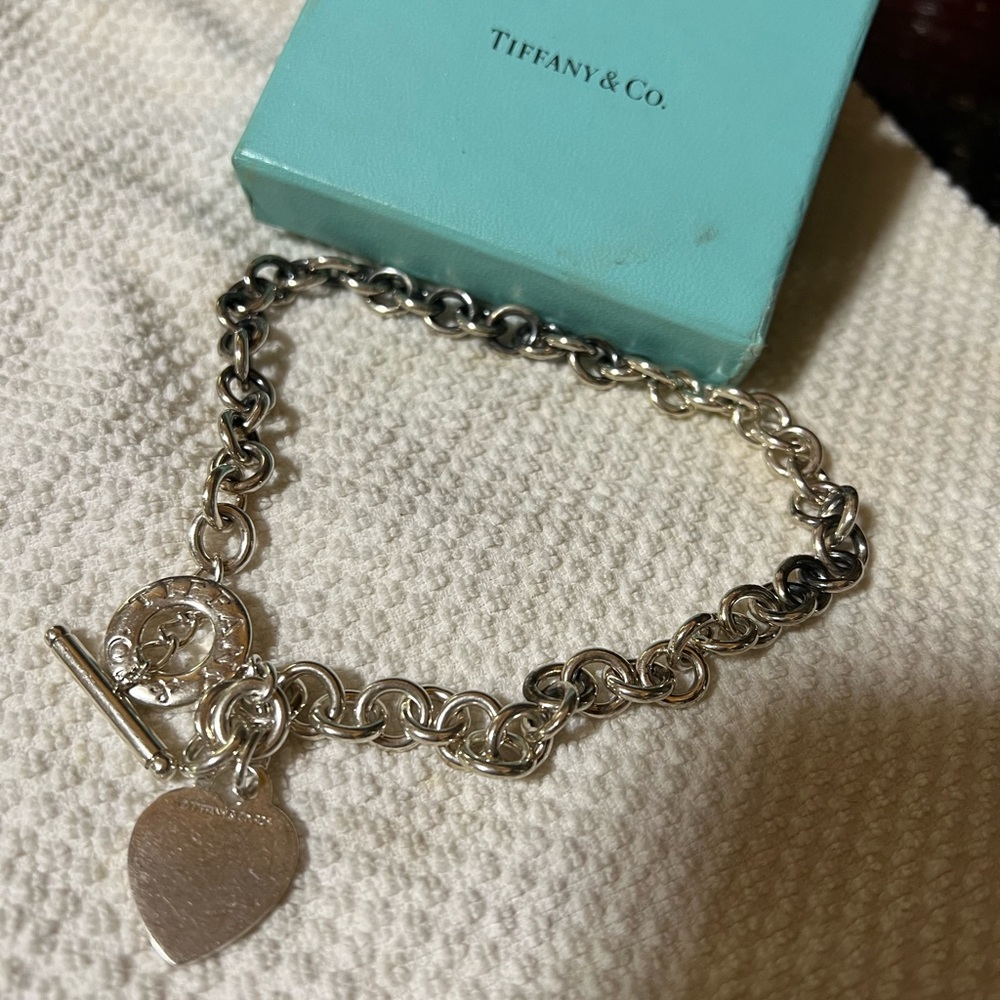Tiffany necklace, unused gift with Tiffany box,